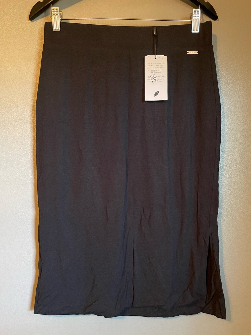 NWT Tahari Sz Med Women’s Black Midi Stretch Modal Business Lux Skirt Ret $99!